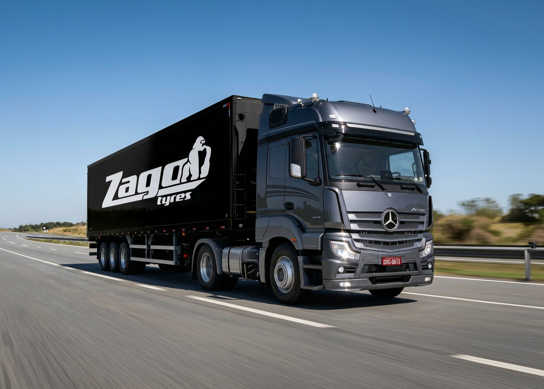Caminhão Mercedes Actros com baú ZAGO TYRES em estrada